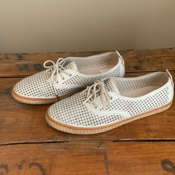 Cole Haan Cloud 3 Eye Espadrille Sneakers Size 9.5b lace perforated spring shoes - Picture 1 of 14